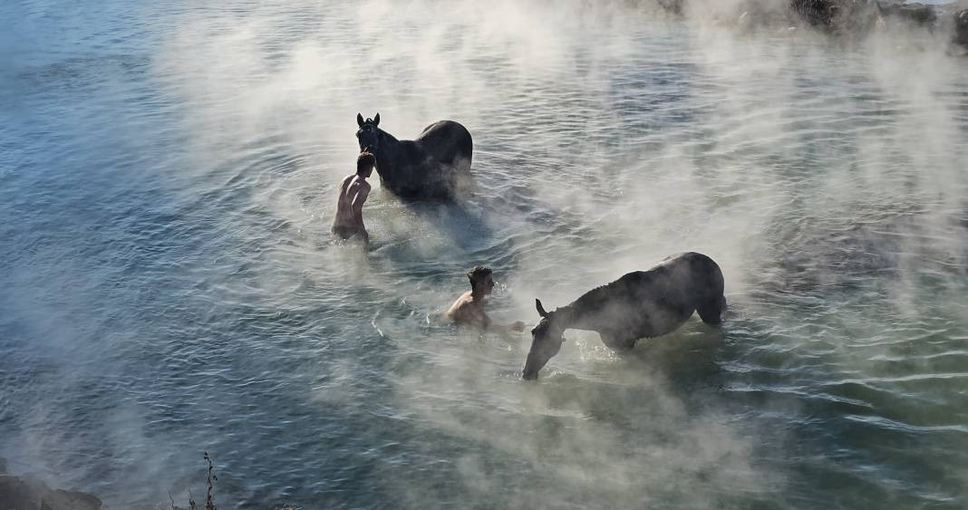 Burası Antartika değil Bitlis! Eksi 15 derecede atlarla kaplıca keyfi - Resim: 22